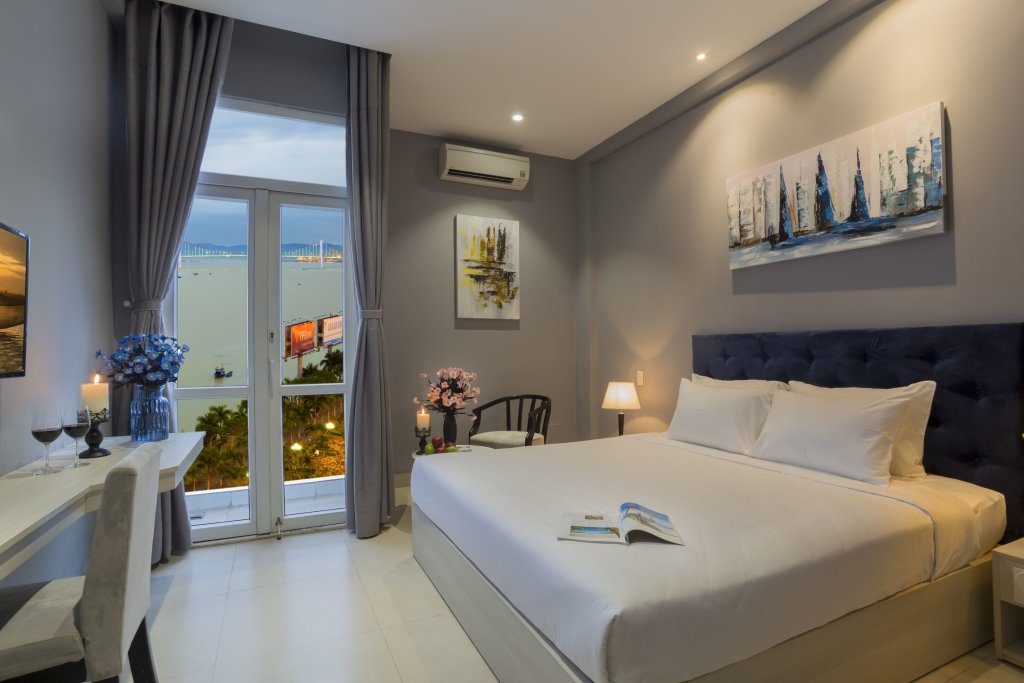 Двухместный номер Deluxe c 1 комнатой с балконом и с видом на город Danang Riverside Hotel & Spa