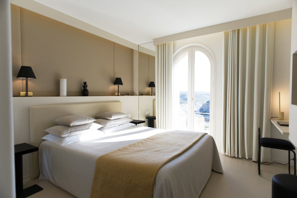 Standard Doppel Zimmer mit Hafenblick Hotel Spa Genovese
