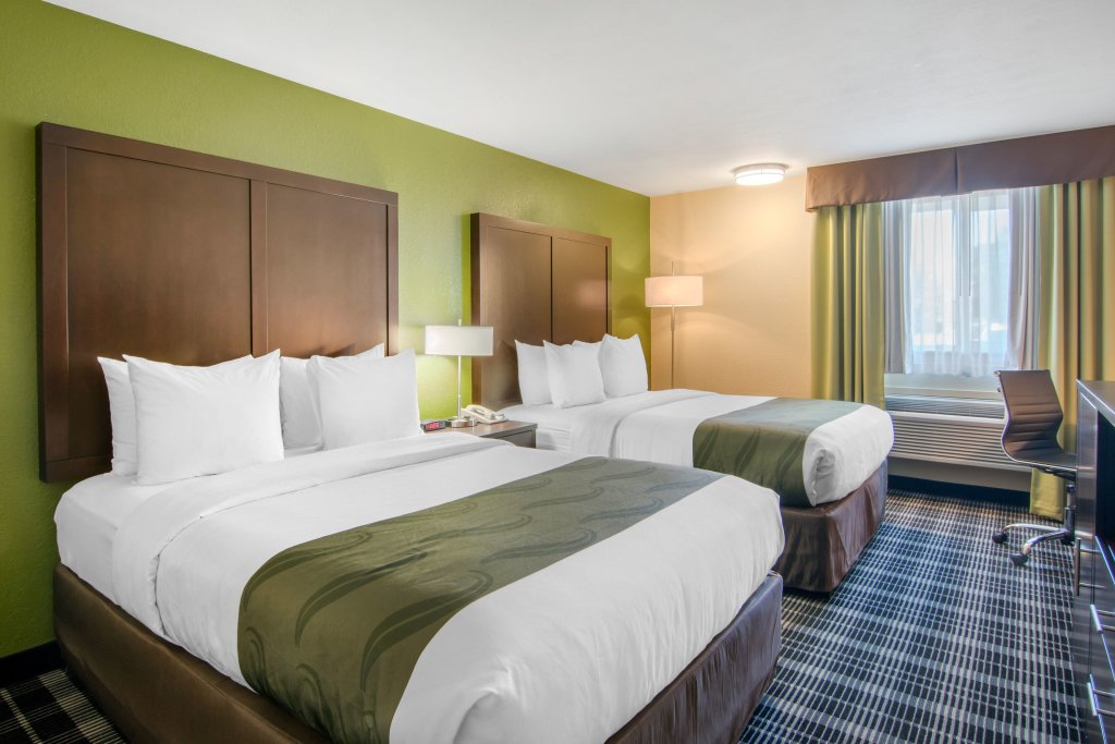 Standard Quadruple room Quality Inn & Suites Albany Corvallis
