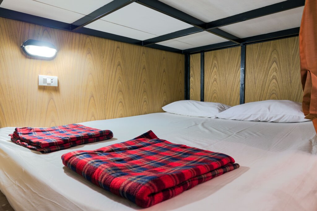 Кровать в общем номере WIRE Hostel