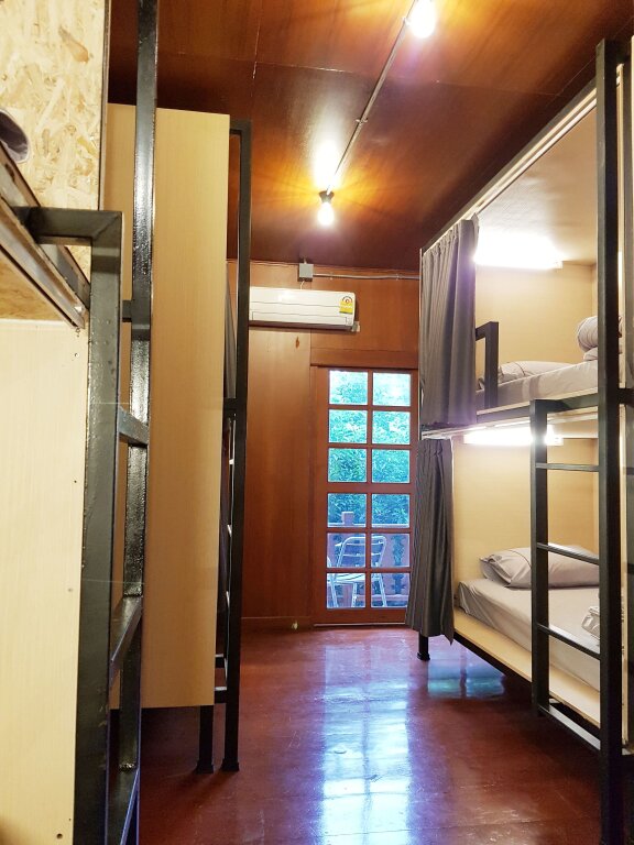Кровать в общем номере (женский номер) OYO 668 Norn Plearn Hostel