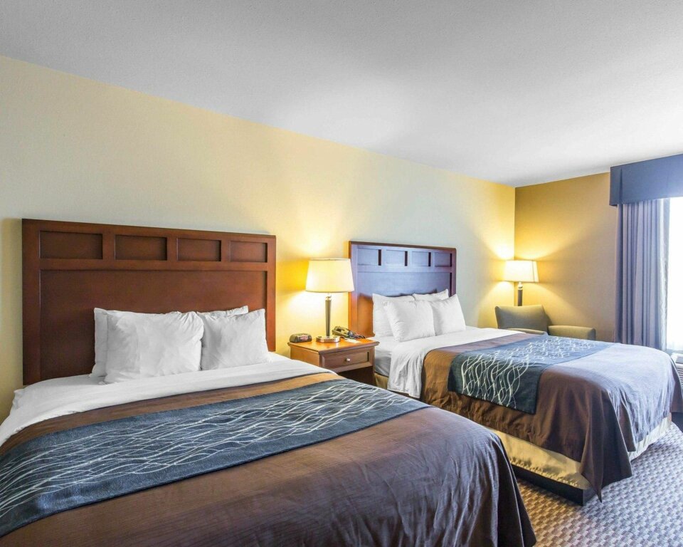 Четырёхместный номер Standard Comfort Inn & Suites Madisonville