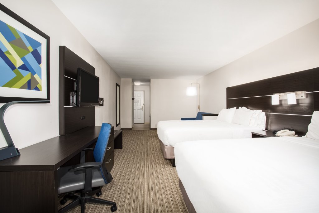Quadruple Suite Holiday Inn Express Hotel & Suites Fort Collins, an IHG Hotel