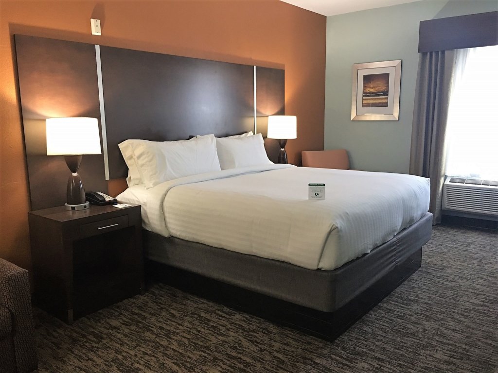 Standard room Holiday Inn Express & Suites Carmel North - Westfield, an IHG Hotel