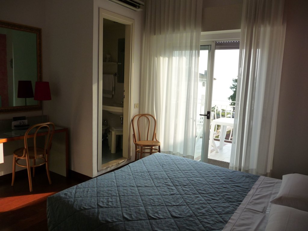 Standard Doppel Zimmer mit Seeblick Hotel Luna