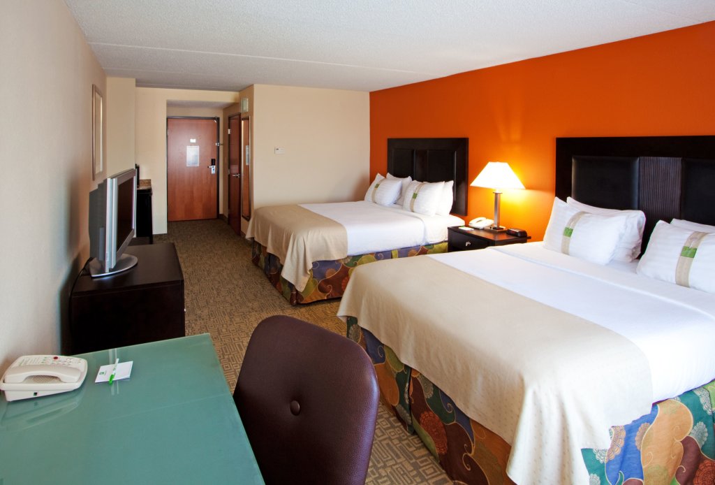 Четырёхместный номер Standard Holiday Inn Express Dumfries-Quantico, an IHG Hotel