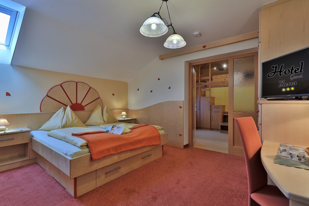 2 Bedrooms Standard Family room Hotel-Garni Zerza