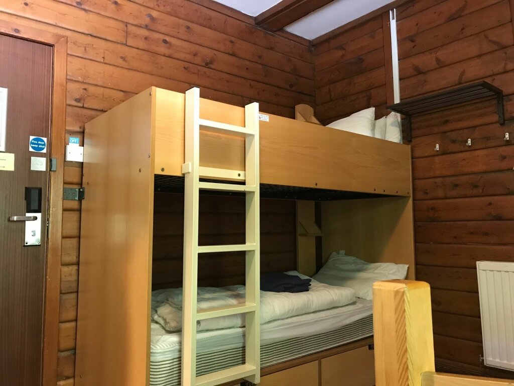 Кровать в общем номере (мужской номер) Glencoe Youth Hostel