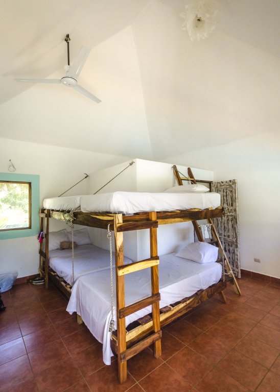Кровать в общем номере Las Dunas Surf Resort - Hostel