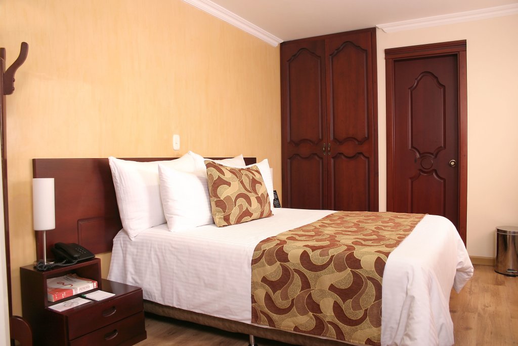 Standard Zimmer Luxor Plaza Hotel