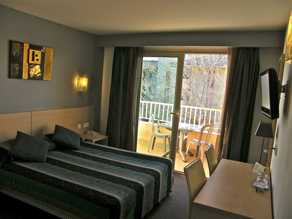 Superior Double room with balcony Hôtel Restaurant L' Empereur