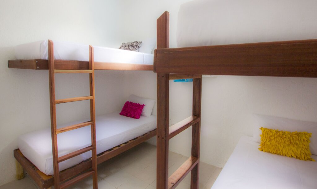 Кровать в общем номере Beds Friends Hostel