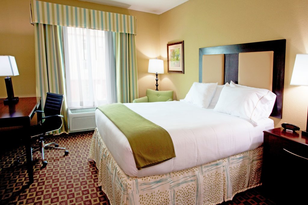Номер Standard Holiday Inn Express Hotel & Suites Chaffee - Jacksonville West, an IHG Hotel