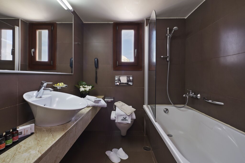 Двухместный номер Standard с балконом Aressana Spa Hotel & Suites - Small Luxury Hotels of the World
