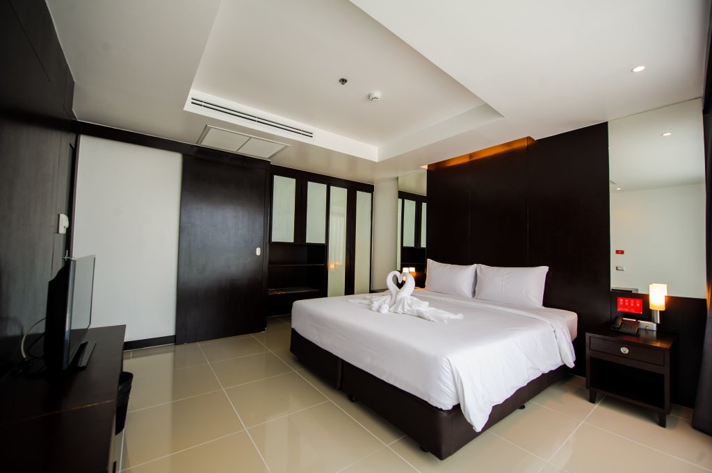 Люкс Угловой с видом на город Hotel Selection Pattaya