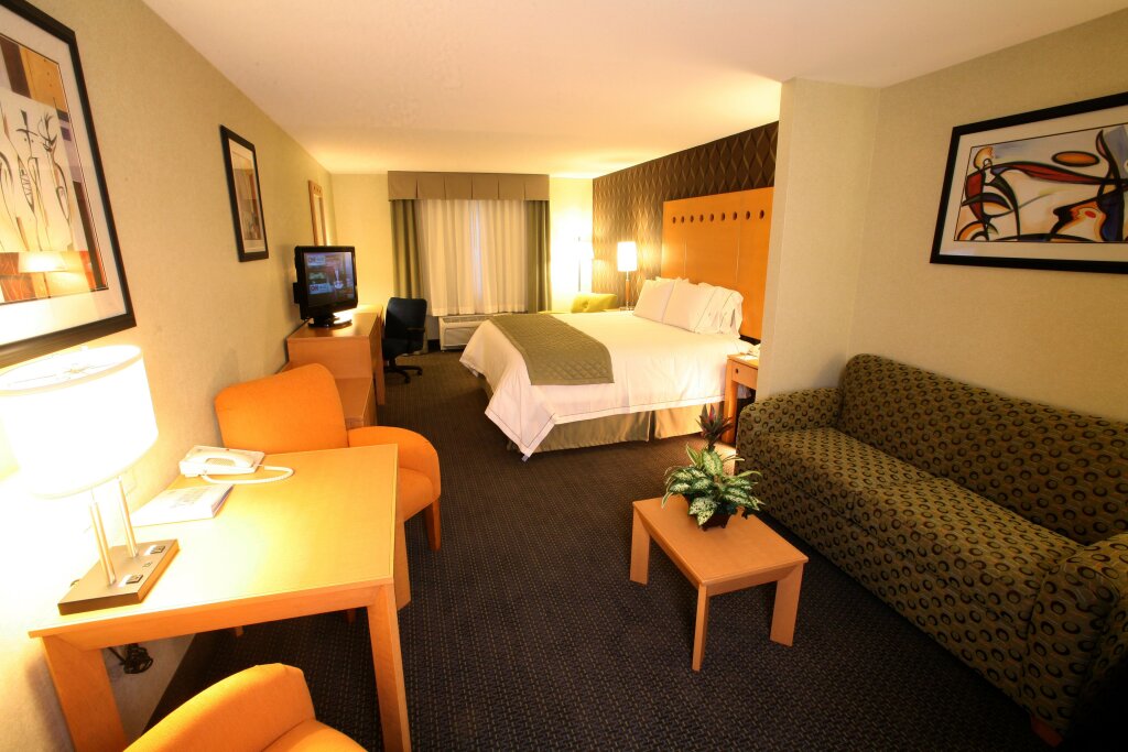 Четырёхместный люкс Holiday Inn Express & Suites Monterrey Aeropuerto, an IHG Hotel