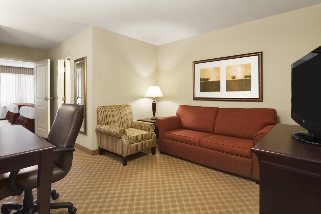 Четырёхместный люкс c 1 комнатой Country Inn & Suites by Radisson, Madison, AL