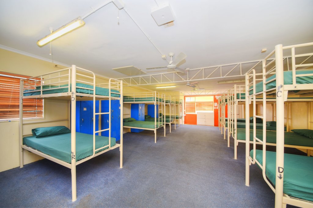 Кровать в общем номере Backpackers In Paradise 18-35 Hostel