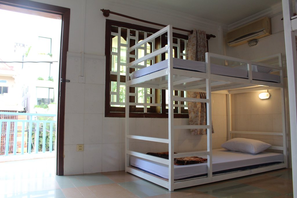 Кровать в общем номере Lodestar Hostel Siem Reap