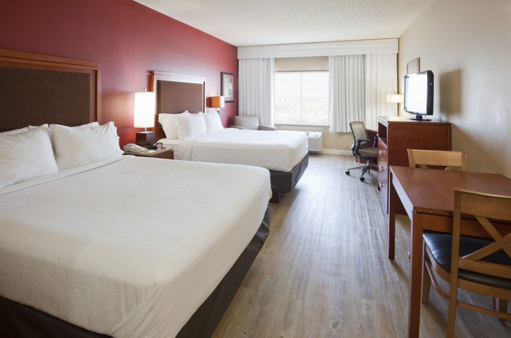 Habitación cuádruple Estándar Holiday Inn Hotel & Suites Maple Grove Nw Mpls-Arbor Lks, an IHG Hotel