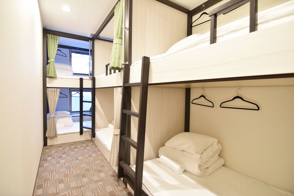 Кровать в общем номере Home Hostel Osaka