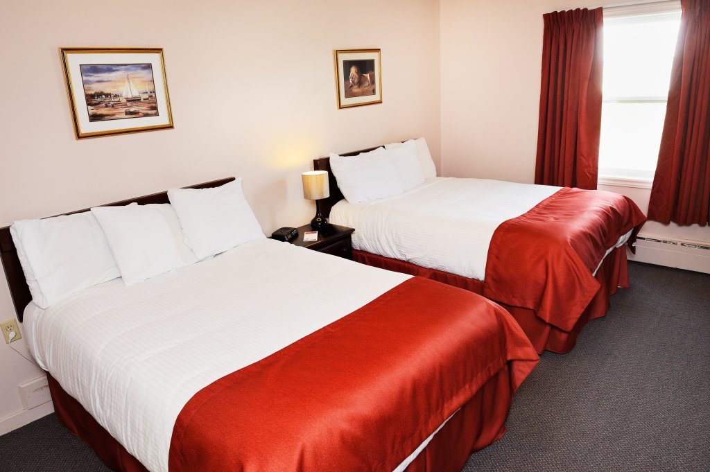Standard Quadruple room Slemon Park Hotel & Conference Centre
