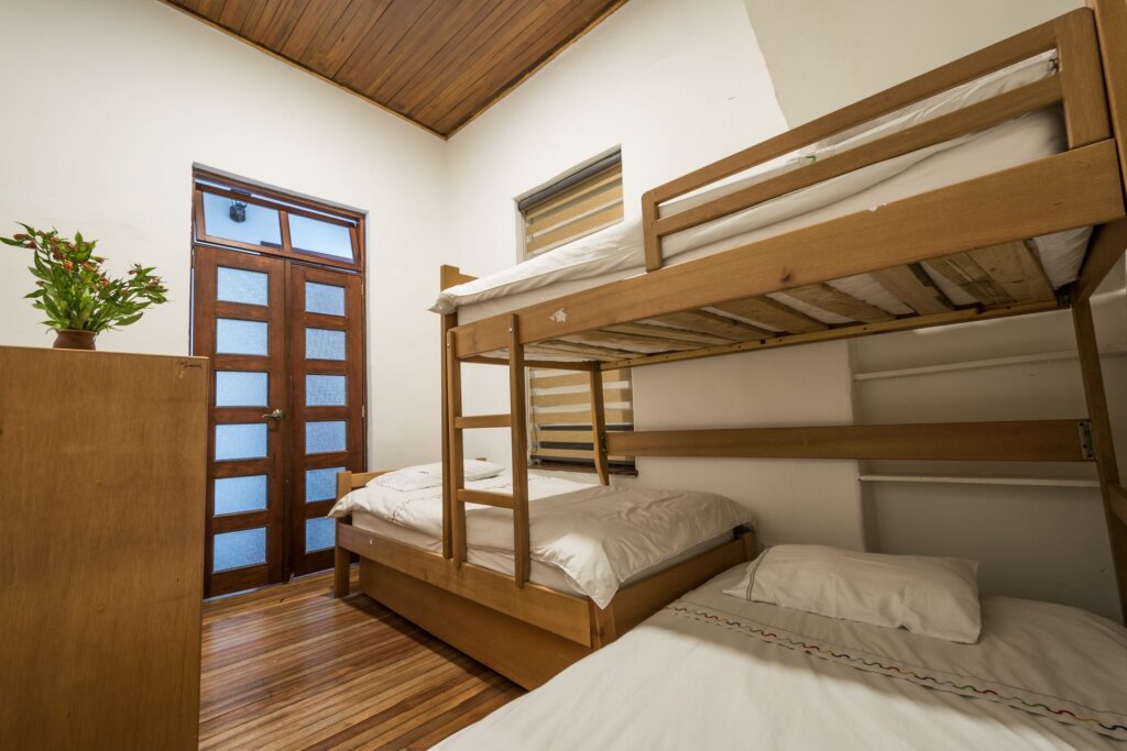 Трёхместный номер Comfort с 3 комнатами Fatima Hostel
