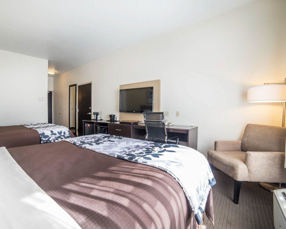 Четырёхместный номер Standard Sleep Inn & Suites Miles City