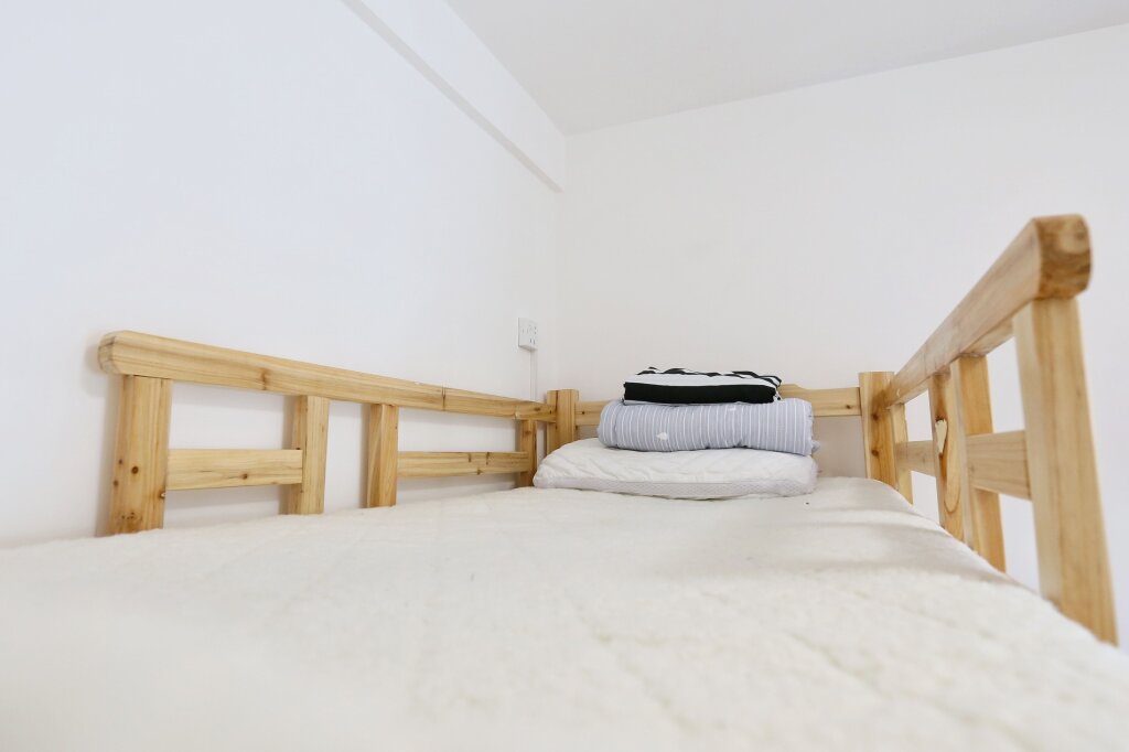 Кровать в общем номере (мужской номер) South Face Hostel Jinhu Branch
