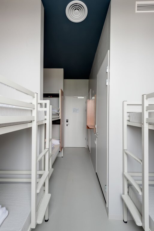 Кровать в общем номере ClinkNOORD Hostel
