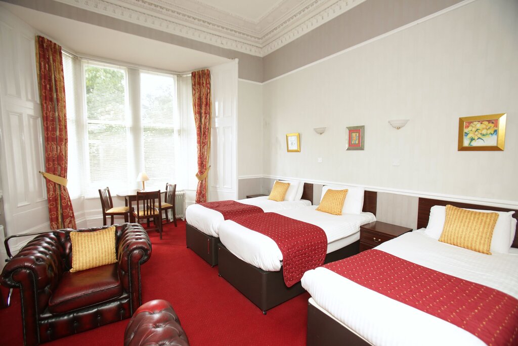 Standard Triple room Ambassador Hotel