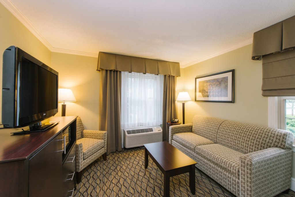 Suite Holiday Inn Express and Suites Merrimack, an IHG Hotel