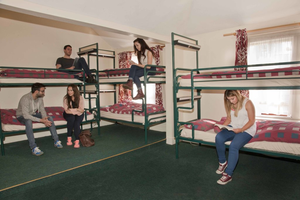 Кровать в общем номере Abrahams Hostel