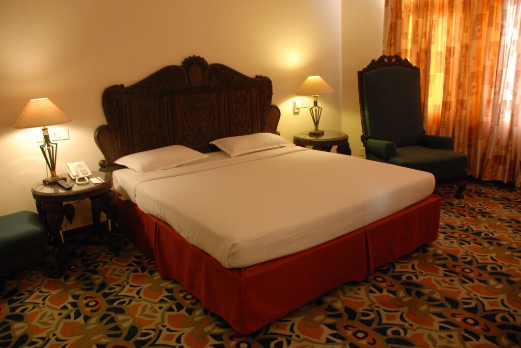 Deluxe room Cama Hotel
