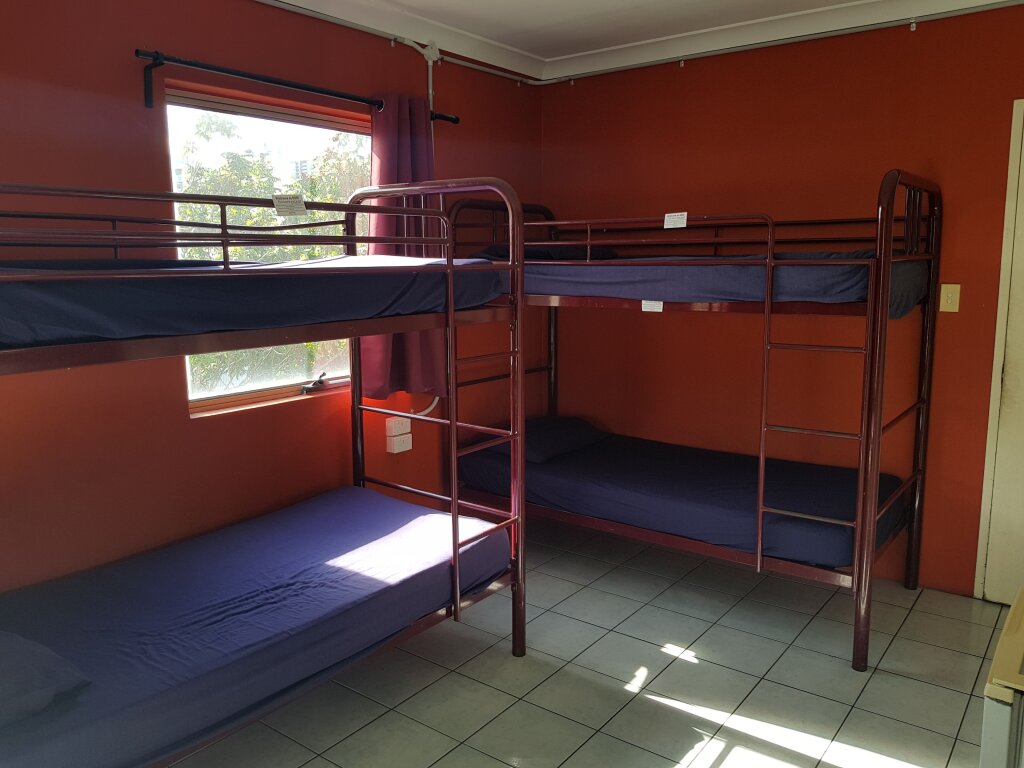 Кровать в общем номере Brisbane Backpackers Resort