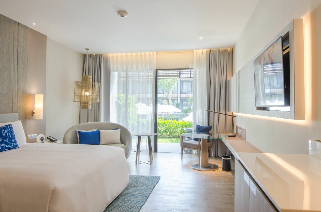 Deluxe room with balcony Renaissance Pattaya Resort & Spa