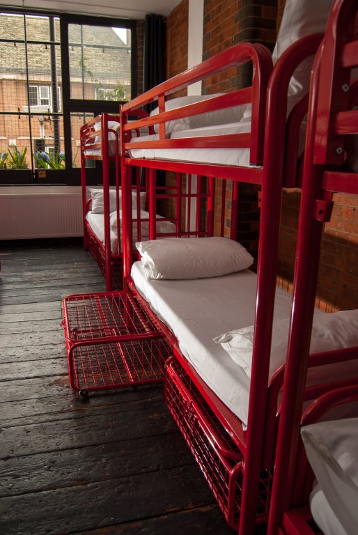 Кровать в общем номере The Dictionary Hostel, Shoreditch, London