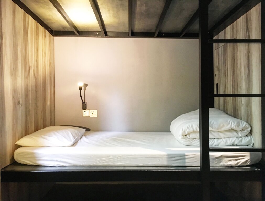 Кровать в общем номере LuckyOne Hostel