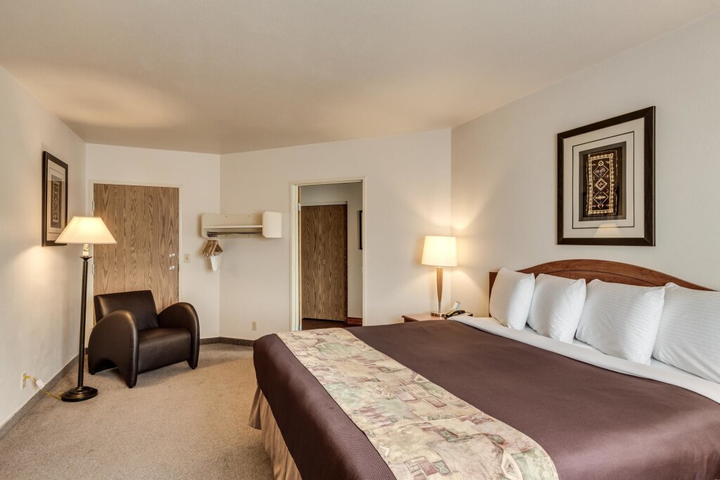 Двухместный люкс с видом на горы SureStay Plus Hotel by Best Western Post Falls