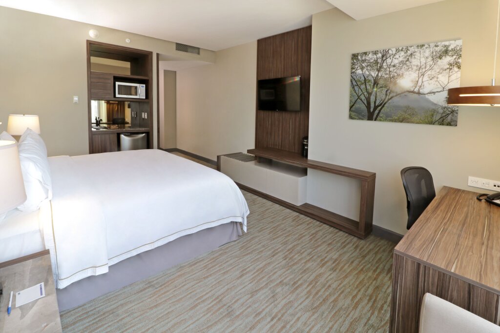 Люкс Holiday Inn Express & Suites Monterrey Valle, an IHG Hotel