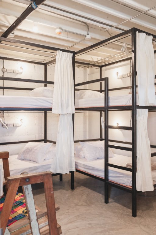 Cama en dormitorio compartido (dormitorio compartido femenino) sótano con vista a la ciudad Nivas Siam Hostel
