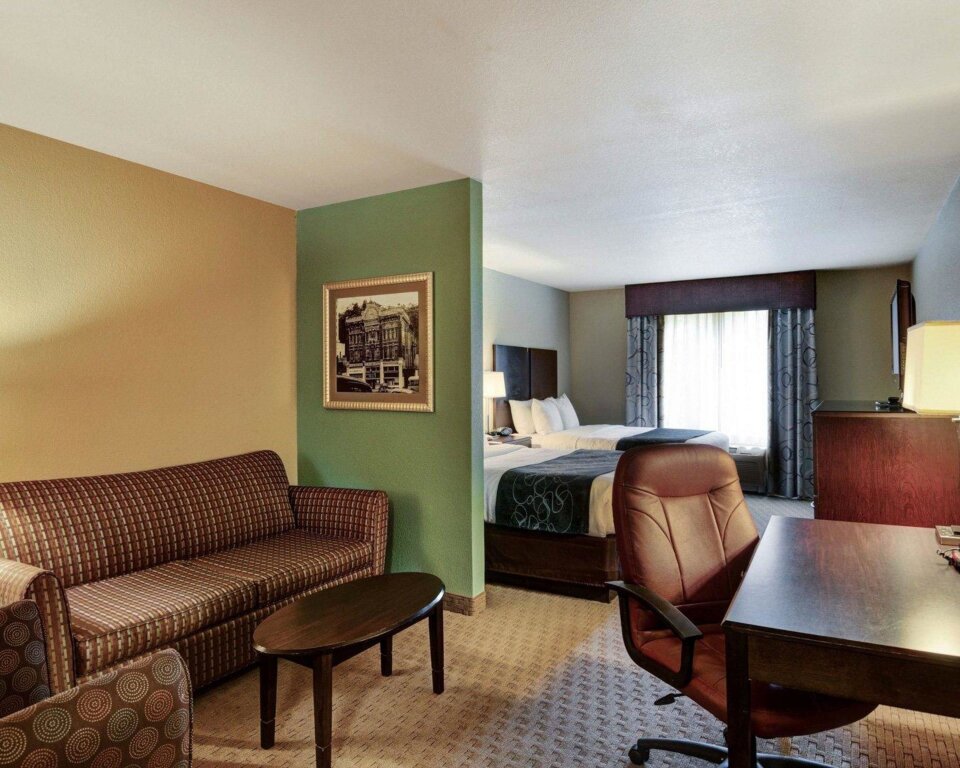 Suite Comfort Suites near Hot Springs Park