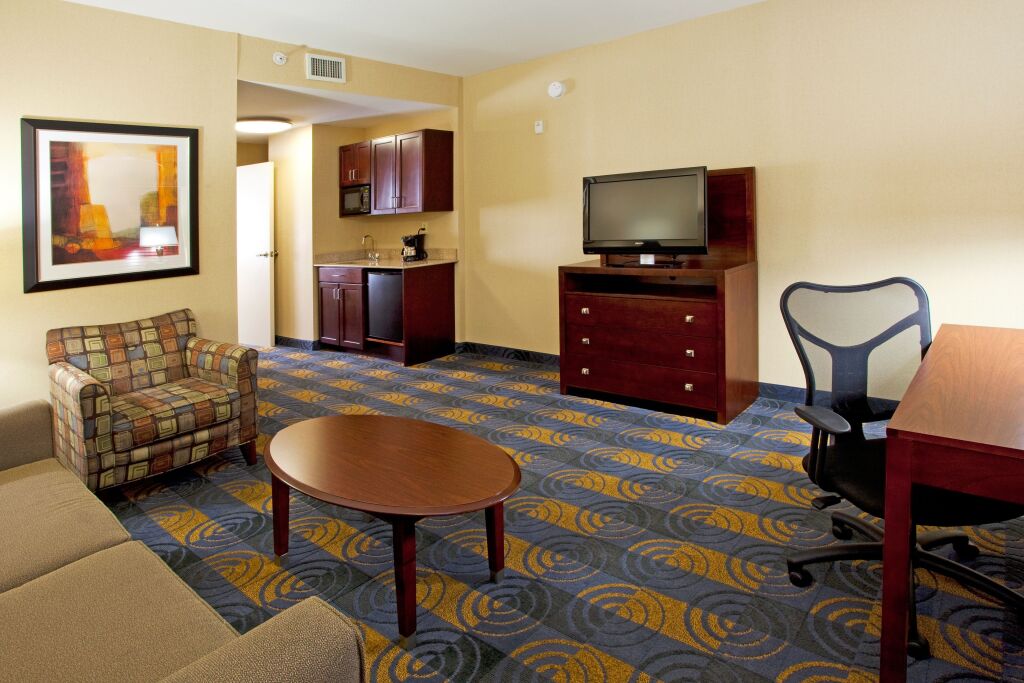 Четырёхместный люкс Holiday Inn Hotel & Suites Stockbridge-Atlanta I-75, an IHG Hotel