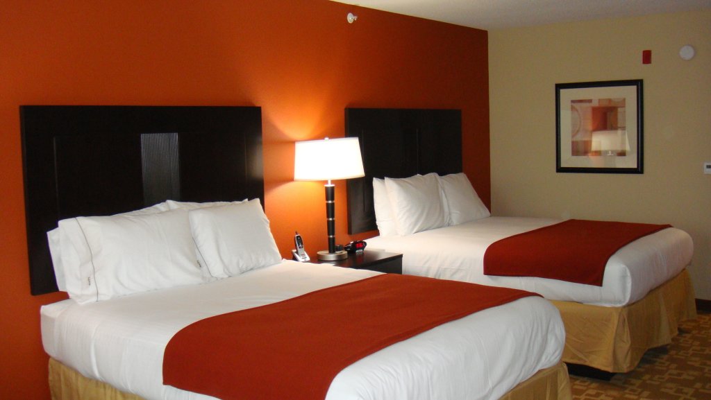 Четырёхместный номер Standard Holiday Inn Express Hotel & Suites Memphis/Germantown, an IHG Hotel