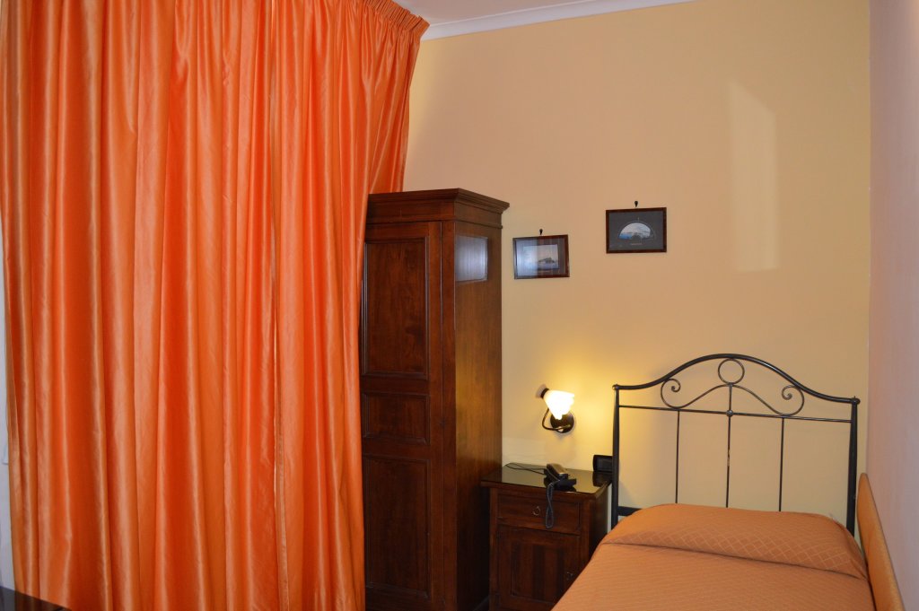 Одноместный номер Standard Hotel Neapolis