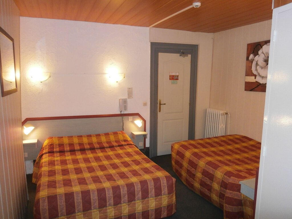 Standard Quadruple room Hotel Beausejour