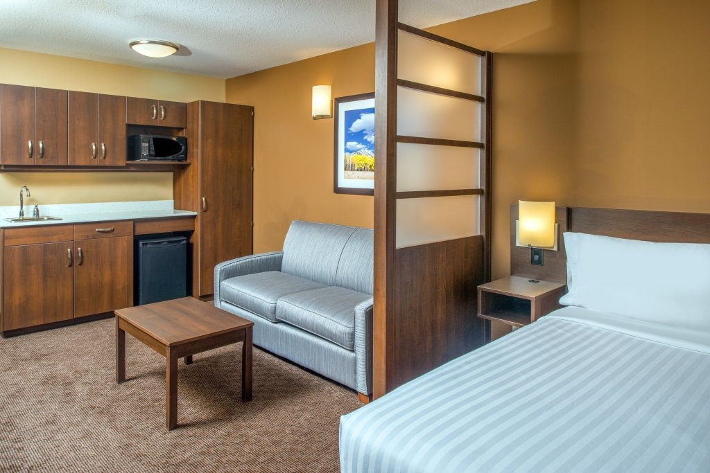 Suite Microtel Inn & Suites by Wyndham Red Deer