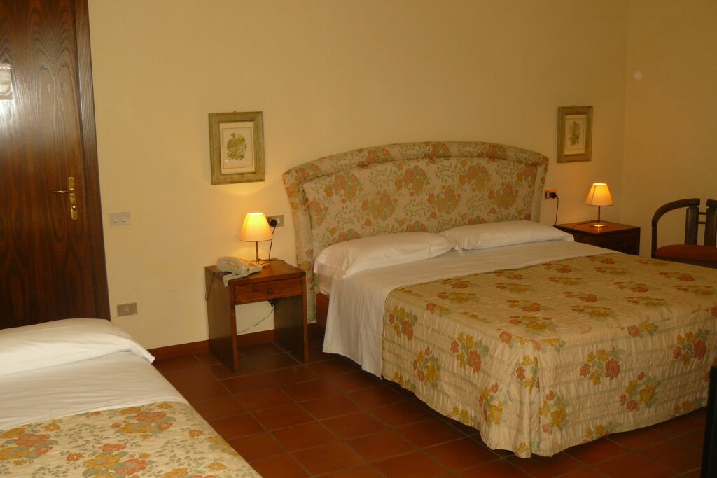 Standard Triple room Hotel La Rocca