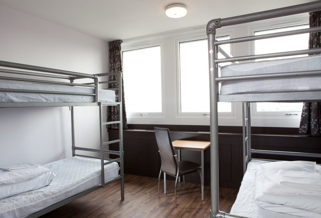 Кровать в общем номере Euro Hostel Glasgow