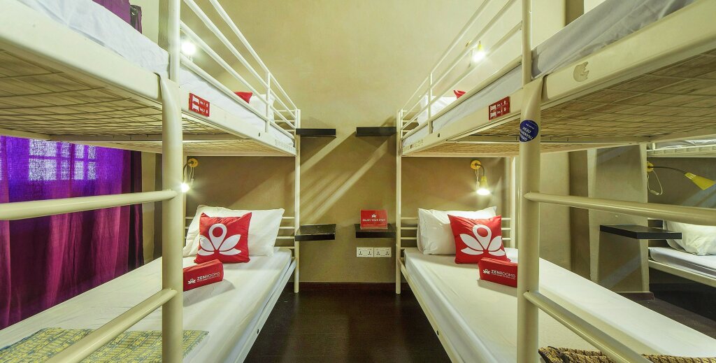 Кровать в общем номере ZEN Hostel Hong Kong Street